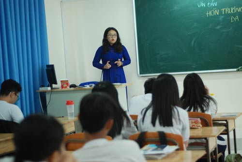 Một ngày học sinh làm... giáo viên