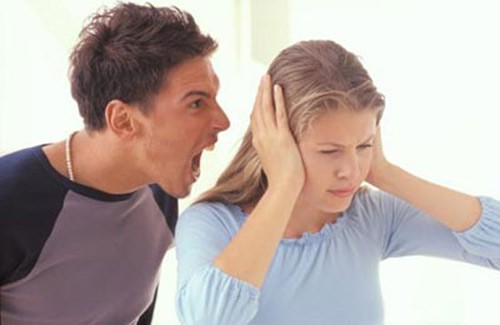Chồng khiến t&ocirc;i sợ h&atilde;i d&ugrave; kh&ocirc;ng hề đ&aacute;nh đập - Ảnh 1.