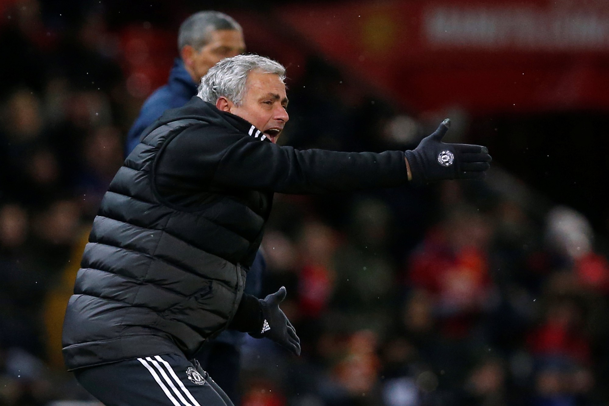 Không phục Mourinho, Luke Shaw có thể sang Chelsea