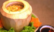 Cơm chiên trái dừa ngọt thơm cho buổi tối