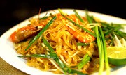 Làm hủ tiếu xào chua ngọt kiểu Thái