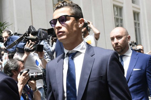 Ronaldo vung tiền nộp phạt, "chạy án" tù cáo buộc trốn thuế