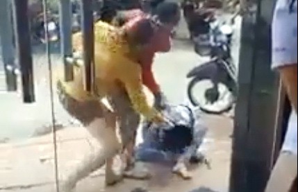 Truy tìm tung tích 2 phụ nữ đánh người dã man trên phố