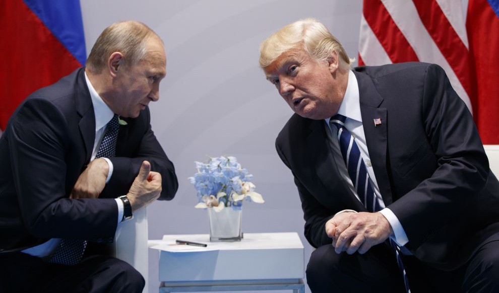 Phía sau cuộc điện đàm của ông Trump với ông Putin