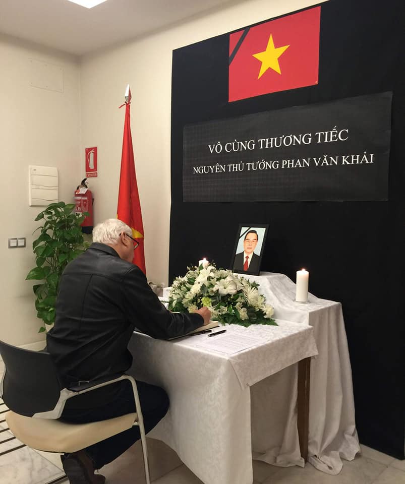 Bạn bè quốc tế đến viếng cố Thủ tướng Phan Văn Khải - Ảnh 28.