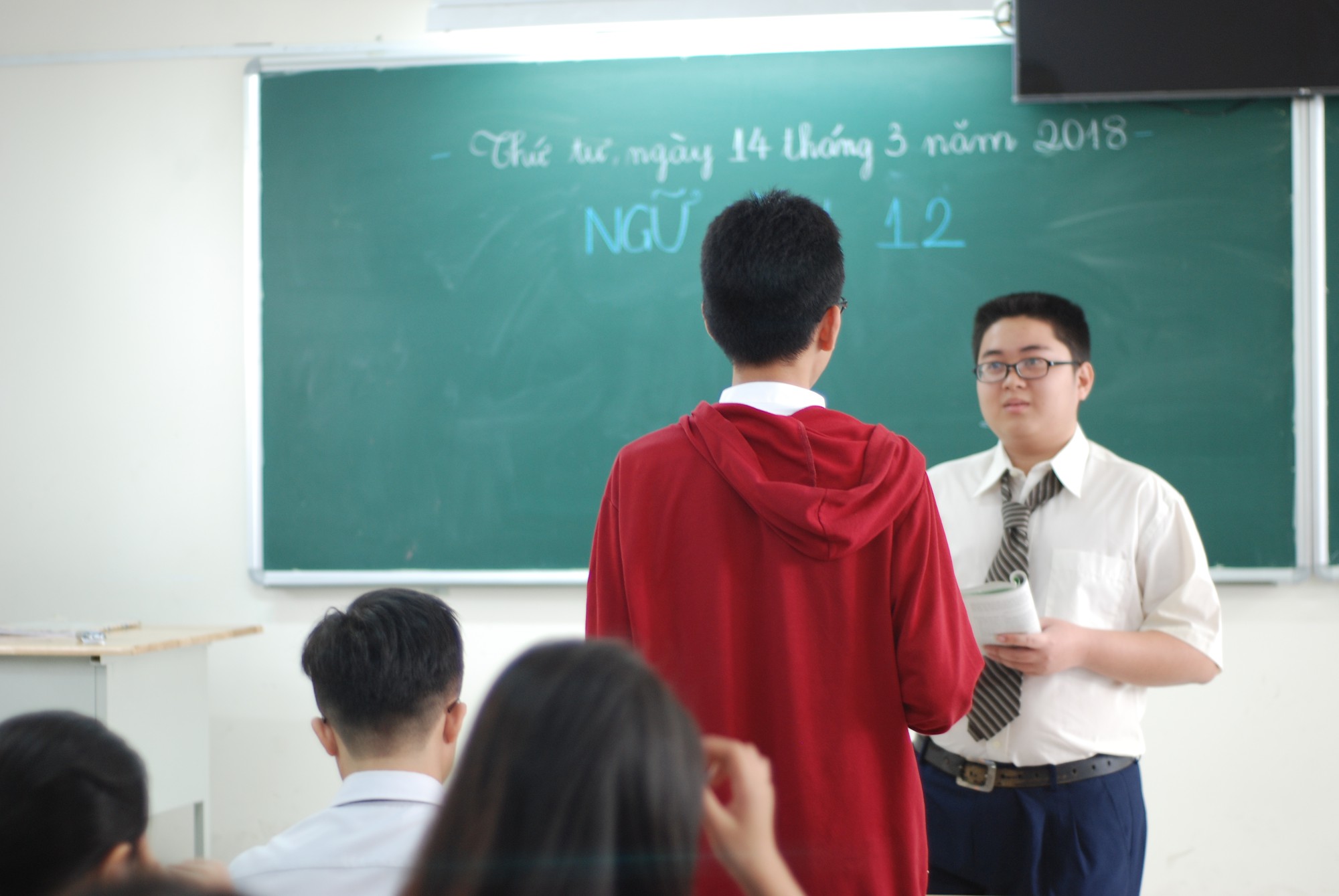 Một ngày học sinh làm... giáo viên - Ảnh 2.