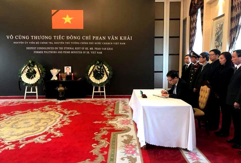 Bạn bè quốc tế đến viếng cố Thủ tướng Phan Văn Khải - Ảnh 5.