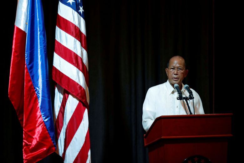 Philippines tố Trung Quốc thách thức máy bay ở biển Đông