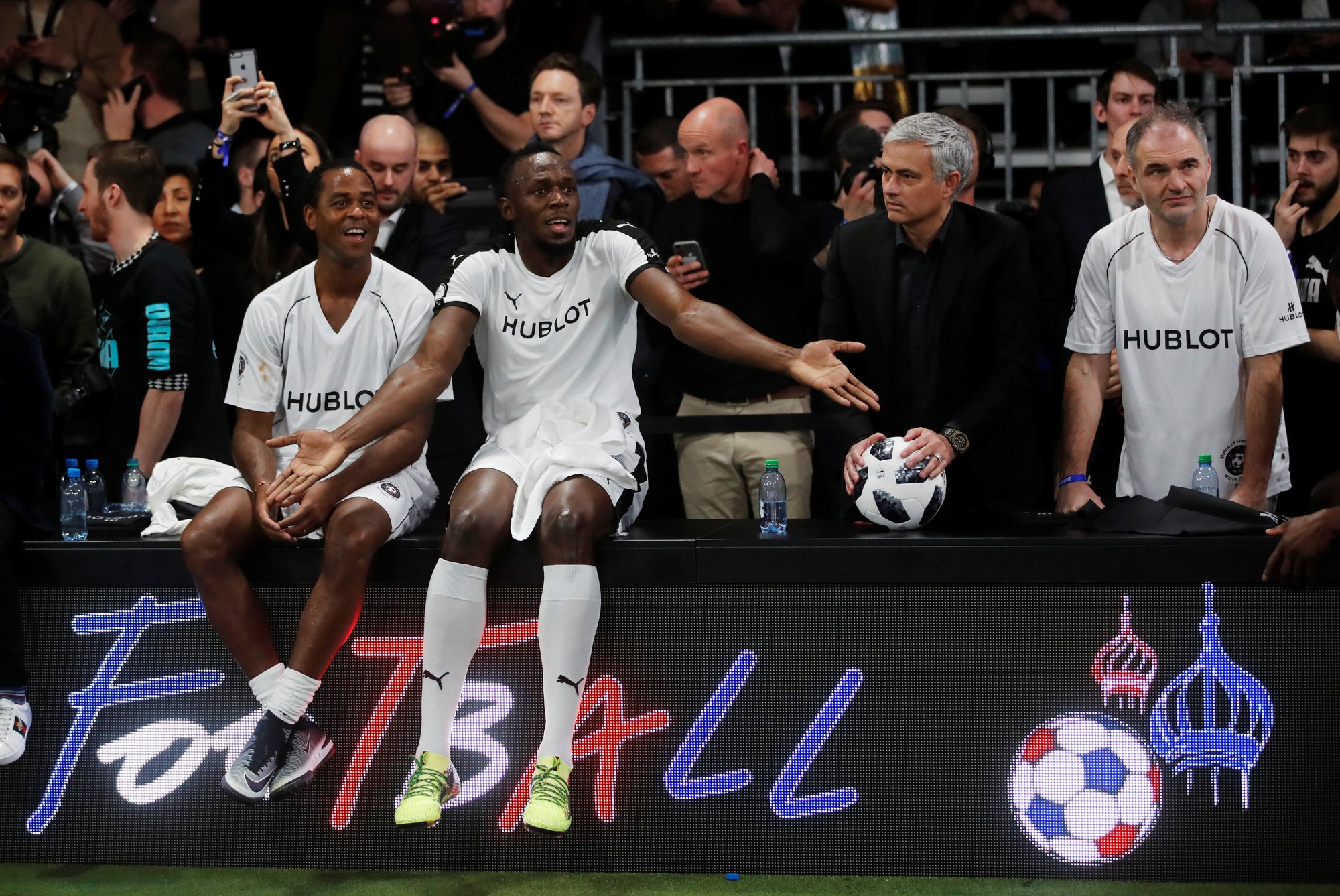 Mourinho dẫn dắt Usaint Bolt đối đầu đội của Maradona