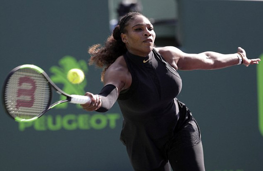 Serena Williams thua sốc Osaka, sớm bị loại khỏi Miami Open