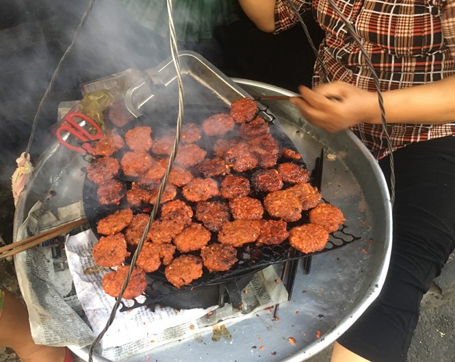 Bánh mì thịt nướng 20 năm đáng nhớ ở Sài Gòn - Ảnh 1.