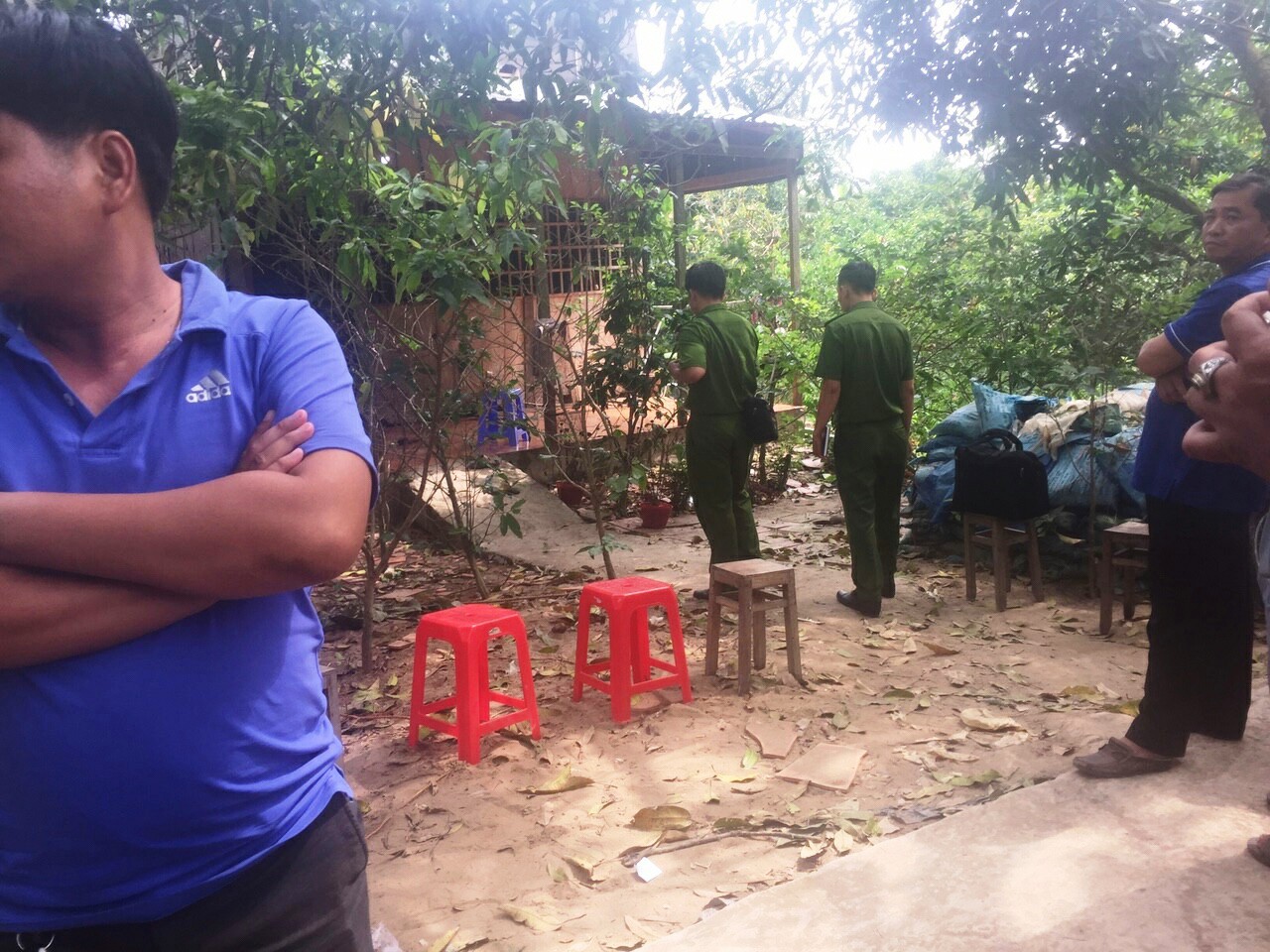 Hai vợ chồng bị đâm lúc nửa đêm