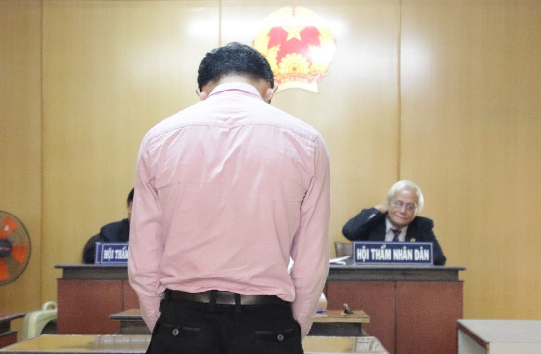 Lừa gạt sinh viên, trưởng bộ môn trường đại học lãnh án