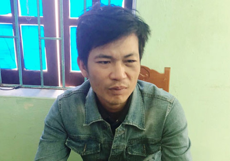 Xách 2 dao đi cướp xe máy, chạy đến đồn công an nói bị cướp truy đuổi