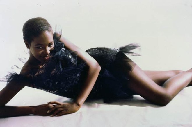 Báo đen Naomi Campbell là biểu tượng thời trang 2018 - Ảnh 2.