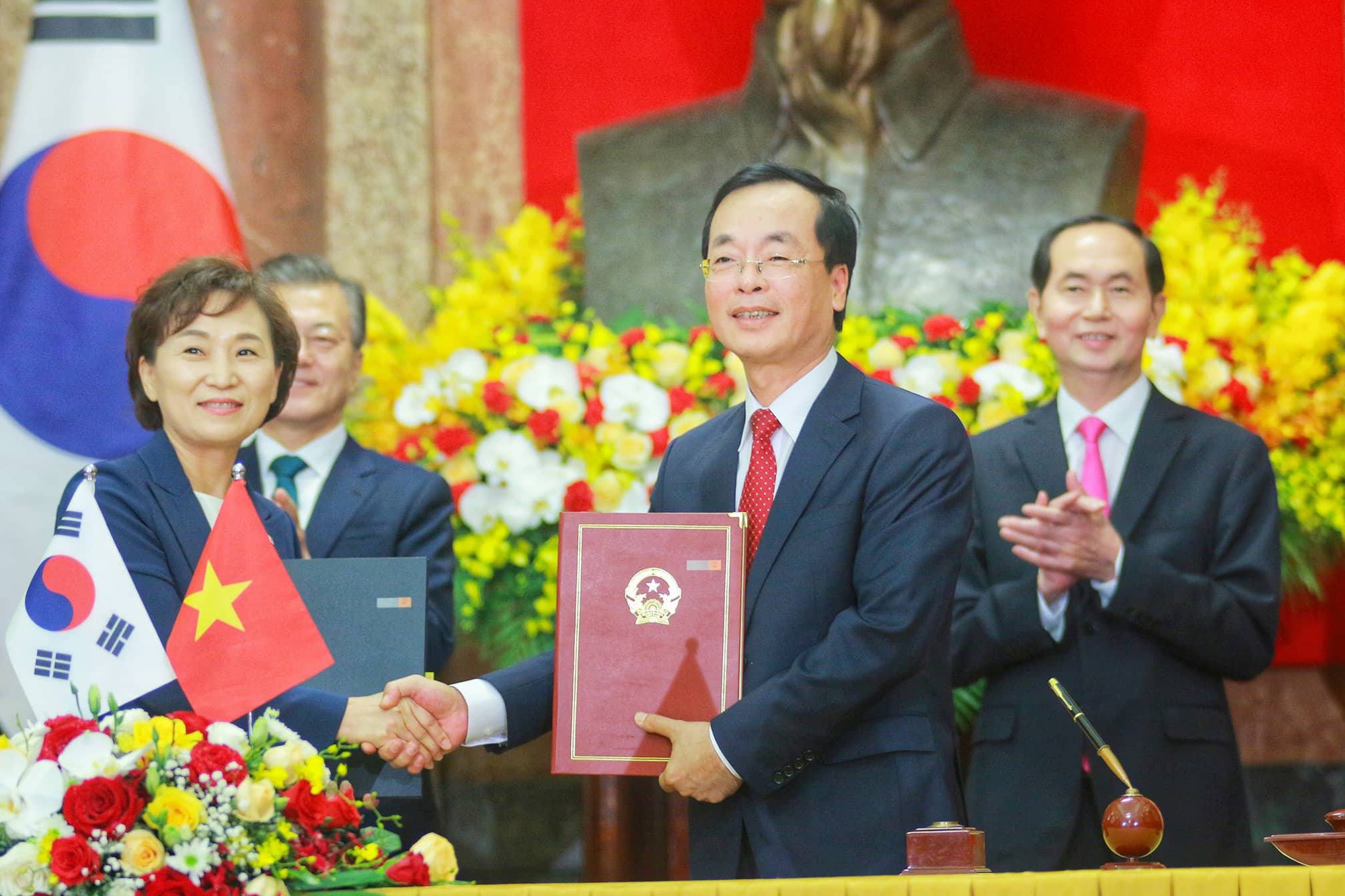 Tổng thống Moon Jae In cam kết c&aacute;c biện ph&aacute;p bảo vệ c&ocirc; d&acirc;u Việt - Ảnh 3.