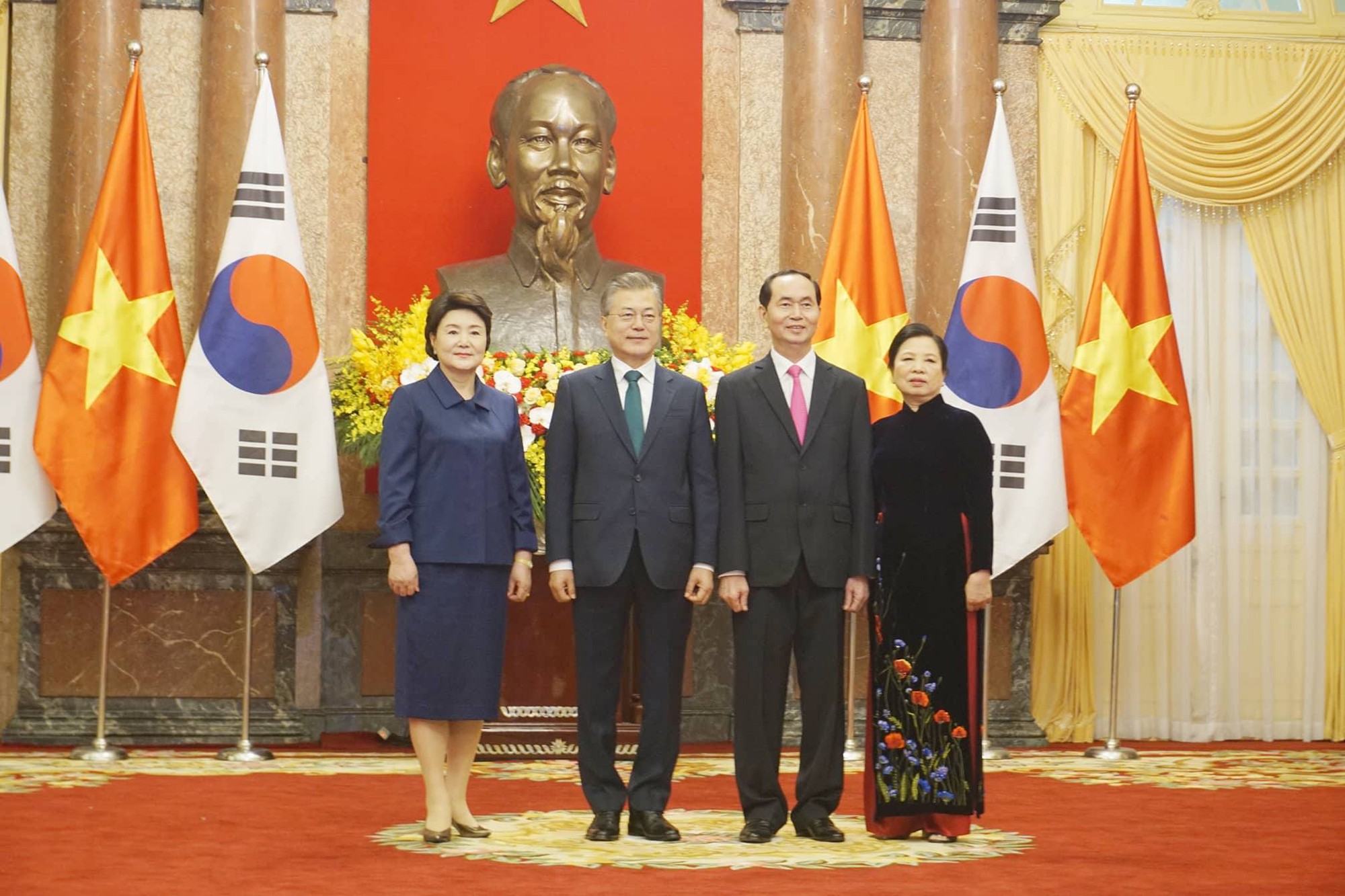 Cận cảnh lễ đ&oacute;n Tổng thống H&agrave;n Quốc Moon Jae In tại Phủ chủ tịch - Ảnh 5.