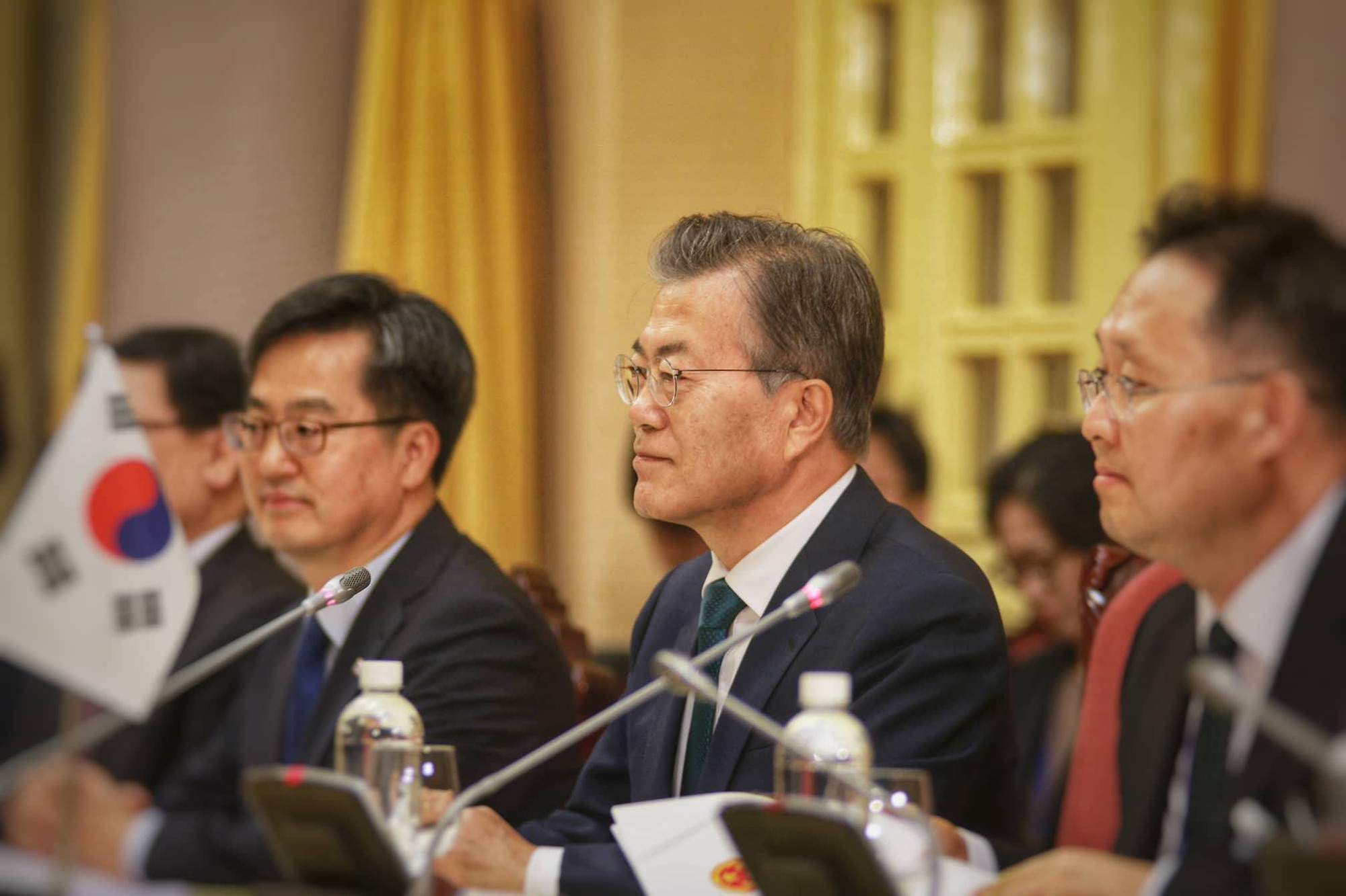 Cận cảnh lễ đ&oacute;n Tổng thống H&agrave;n Quốc Moon Jae In tại Phủ chủ tịch - Ảnh 7.