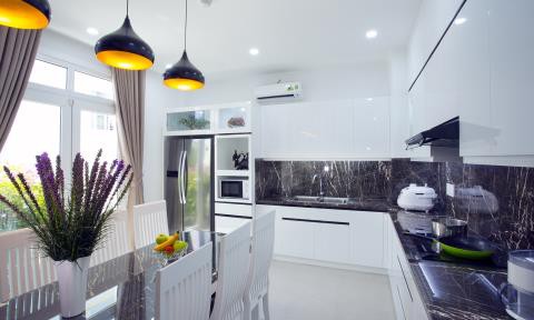 Ngất ngây với vẻ đẹp ngôi nhà phố hai mặt hẻm - Ảnh 7.