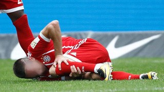 Nam thanh niên bị bạn đá gãy "cậu nhỏ" trên sân cỏ