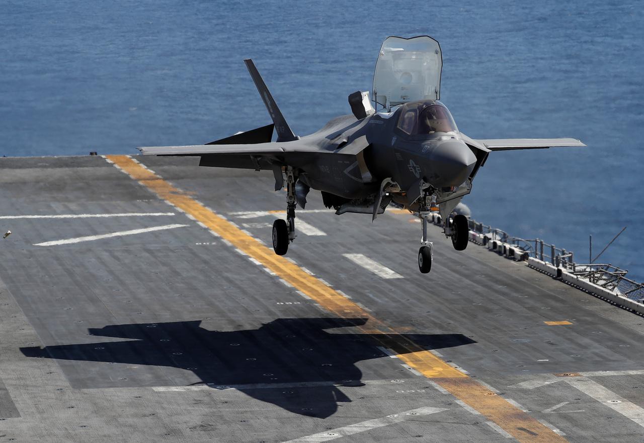 “Tia chớp” F-35 của Mỹ ra oai
