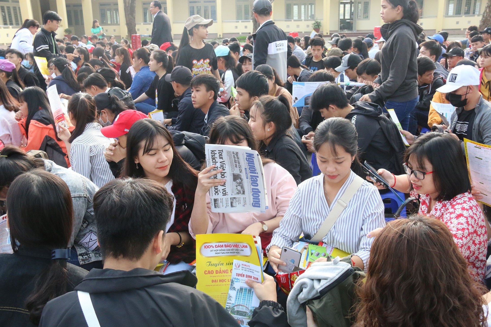 Đưa trường học đến thí sinh Quảng Ngãi: Con gái có nên học xây dựng? - Ảnh 5.