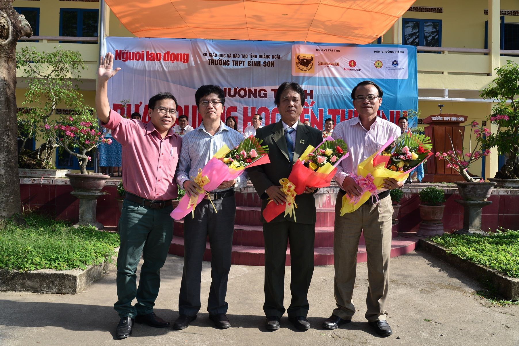 Đưa trường học đến thí sinh Quảng Ngãi: Con gái có nên học xây dựng? - Ảnh 16.