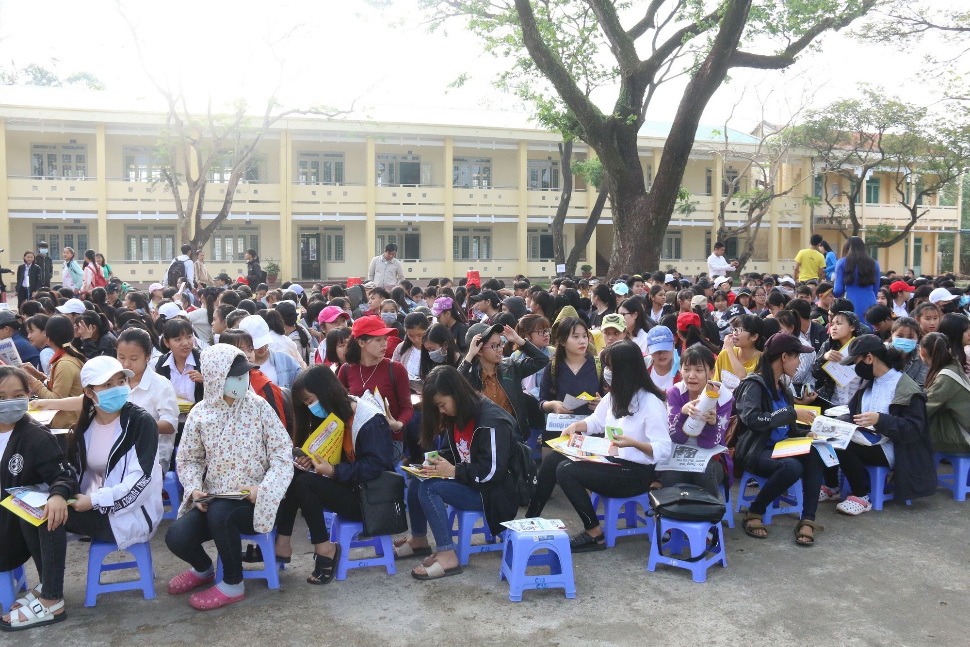 Đưa trường học đến thí sinh Quảng Ngãi: Con gái có nên học xây dựng? - Ảnh 10.