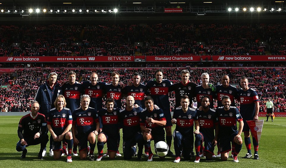 Xem Gerrard, Alonso t&aacute;i xuất trong trận cầu 10 b&agrave;n thắng với Bayern - Ảnh 2.