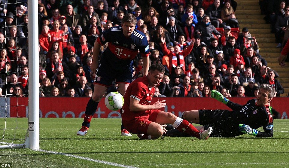 Xem Gerrard, Alonso t&aacute;i xuất trong trận cầu 10 b&agrave;n thắng với Bayern - Ảnh 9.