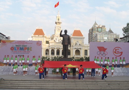 Rộn r&agrave;ng Ng&agrave;y chạy Olympic tại TP HCM - Ảnh 1.
