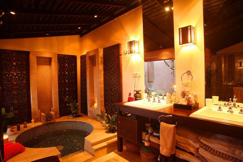 B&ecirc;n trong dinh thự hơn 400 tỉ của Hoa hậu H&agrave; Kiều Anh - Ảnh 7.