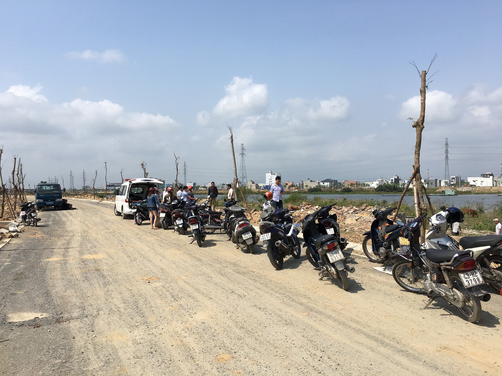 Đi chăn b&ograve;, ph&aacute;t hiện thi thể nam thanh ni&ecirc;n b&ecirc;n bờ s&ocirc;ng - Ảnh 2.
