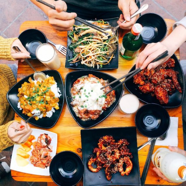 Những khu ăn vặt nổi tiếng ngon - rẻ ở Hà Nội - Ảnh 2.