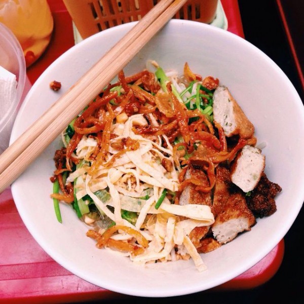 Những khu ăn vặt nổi tiếng ngon - rẻ ở Hà Nội - Ảnh 17.