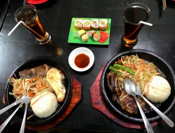 Những khu ăn vặt nổi tiếng ngon - rẻ ở Hà Nội