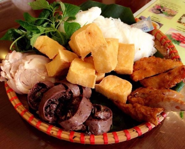 Những khu ăn vặt nổi tiếng ngon - rẻ ở Hà Nội - Ảnh 8.