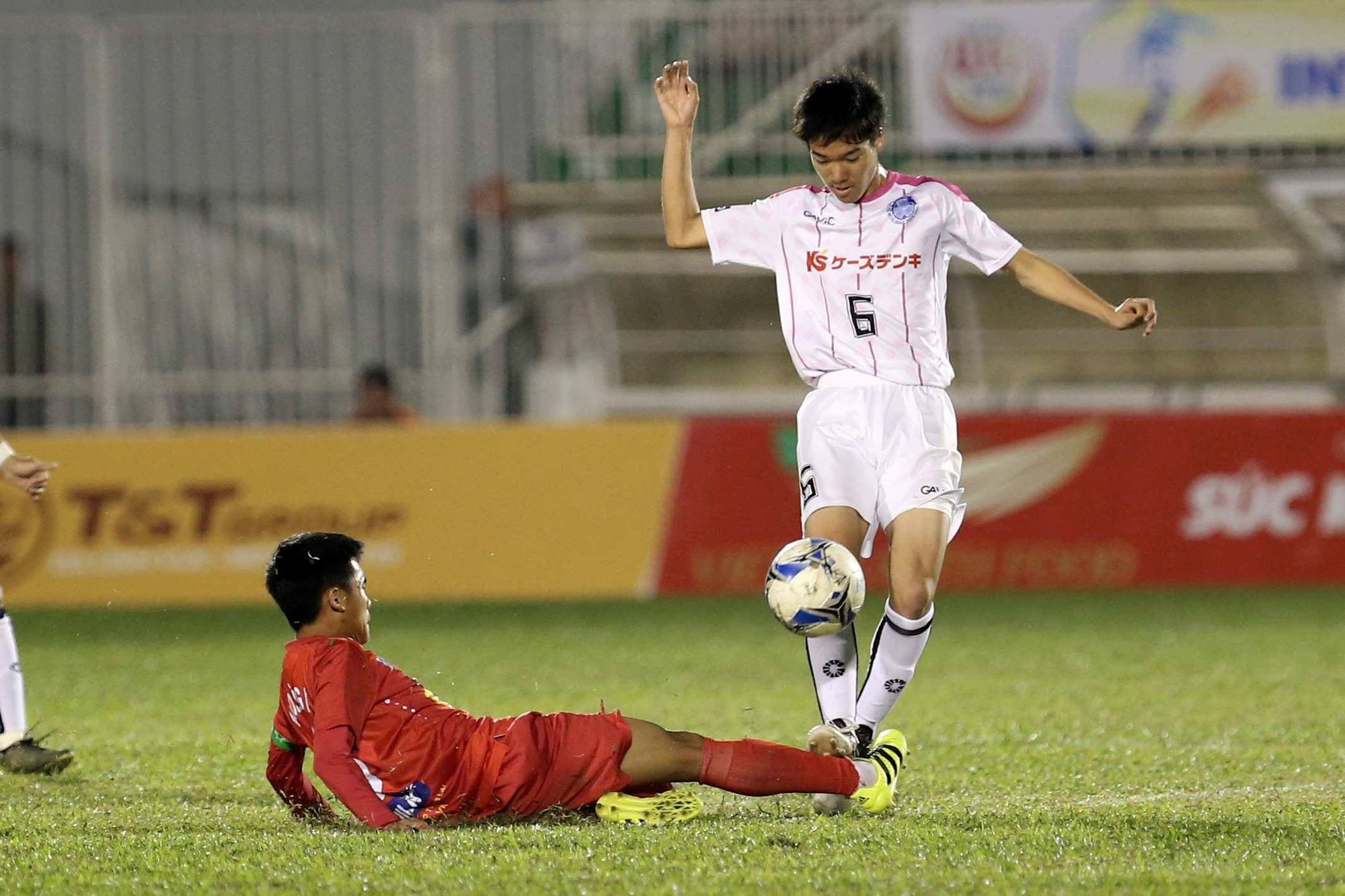 U19 HAGL JMG bị chia điểm v&igrave; k&eacute;m may mắn - Ảnh 1.