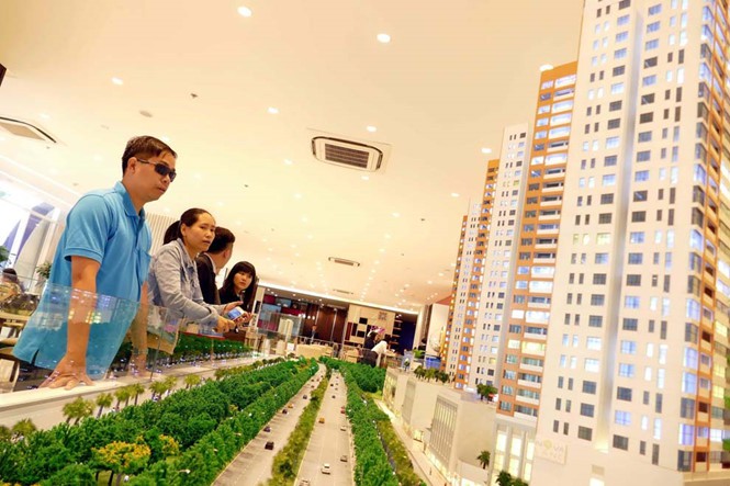 Ngân hàng không mặn cho vay bất động sản - Ảnh 1.