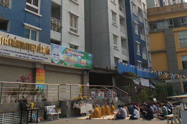 Đau l&ograve;ng cầu si&ecirc;u cho 13 nạn nh&acirc;n thiệt mạng chung cư Carina - Ảnh 1.