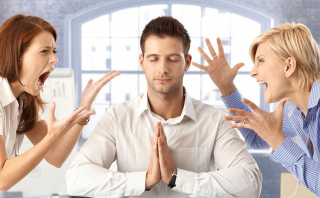 5 việc cần l&agrave;m khi sếp thường xuy&ecirc;n bốc hỏa với bạn - Ảnh 1.