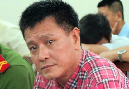 Cán bộ hải quan nhận hối lộ hơn nửa tỉ trong 1 tuần ra tòa