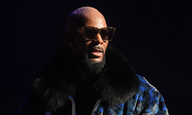 Sao ca nhạc R Kelly lại bị tố lạm dụng tình dục - Ảnh 1.