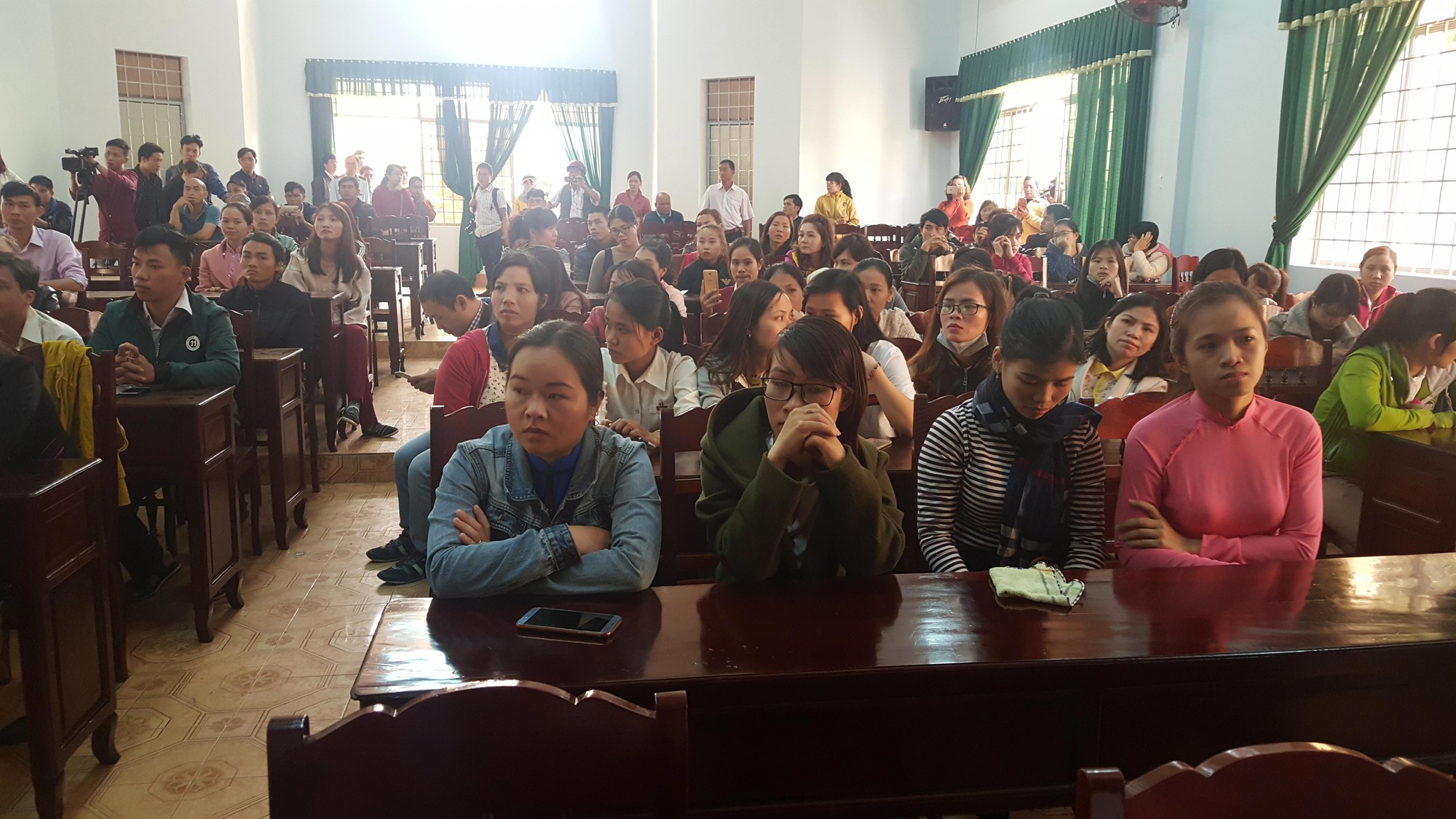 Gi&aacute;o vi&ecirc;n hợp đồng, phập phồng chỗ dạy: Đằng n&agrave;o cũng chịu thiệt - Ảnh 1.