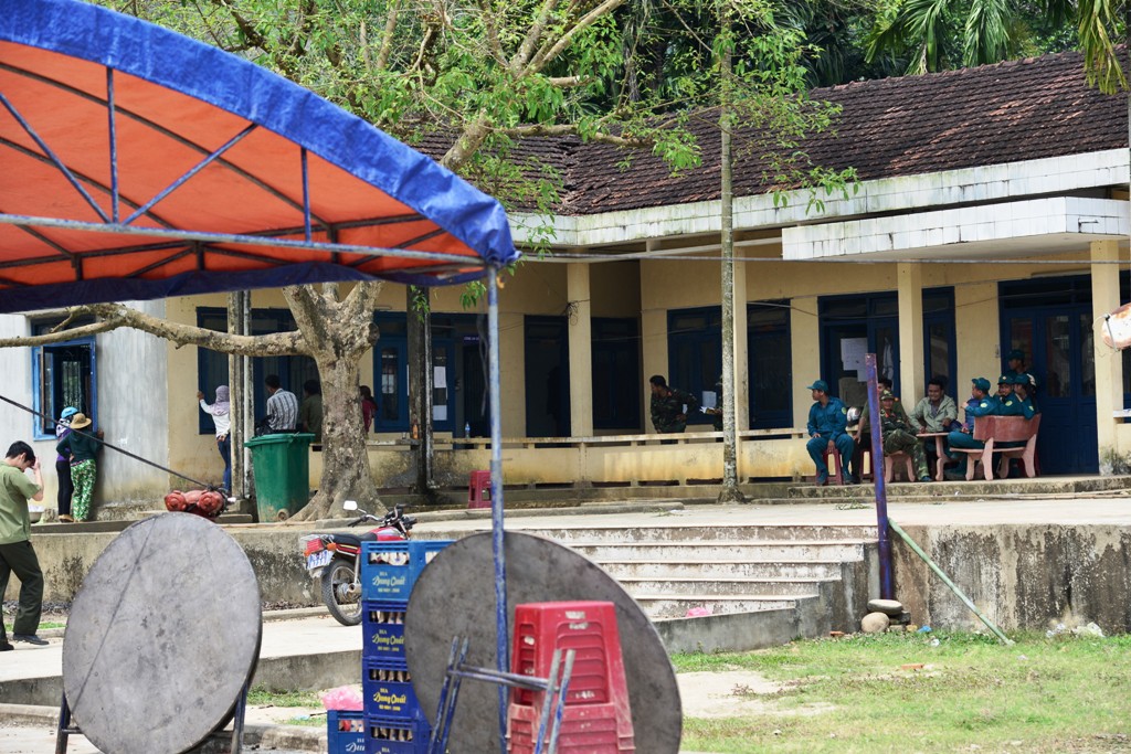 Trắng đêm truy bắt 2 nghi phạm bắn chết người ở Kon Tum - Ảnh 5.