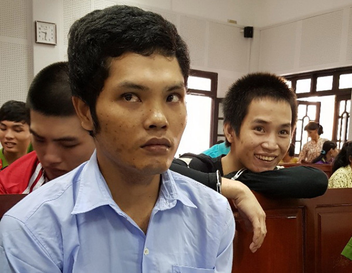 Nghi vợ bị mai mối lấy chồng Hàn, chồng hiếp dâm bé gái hàng xóm đến chết