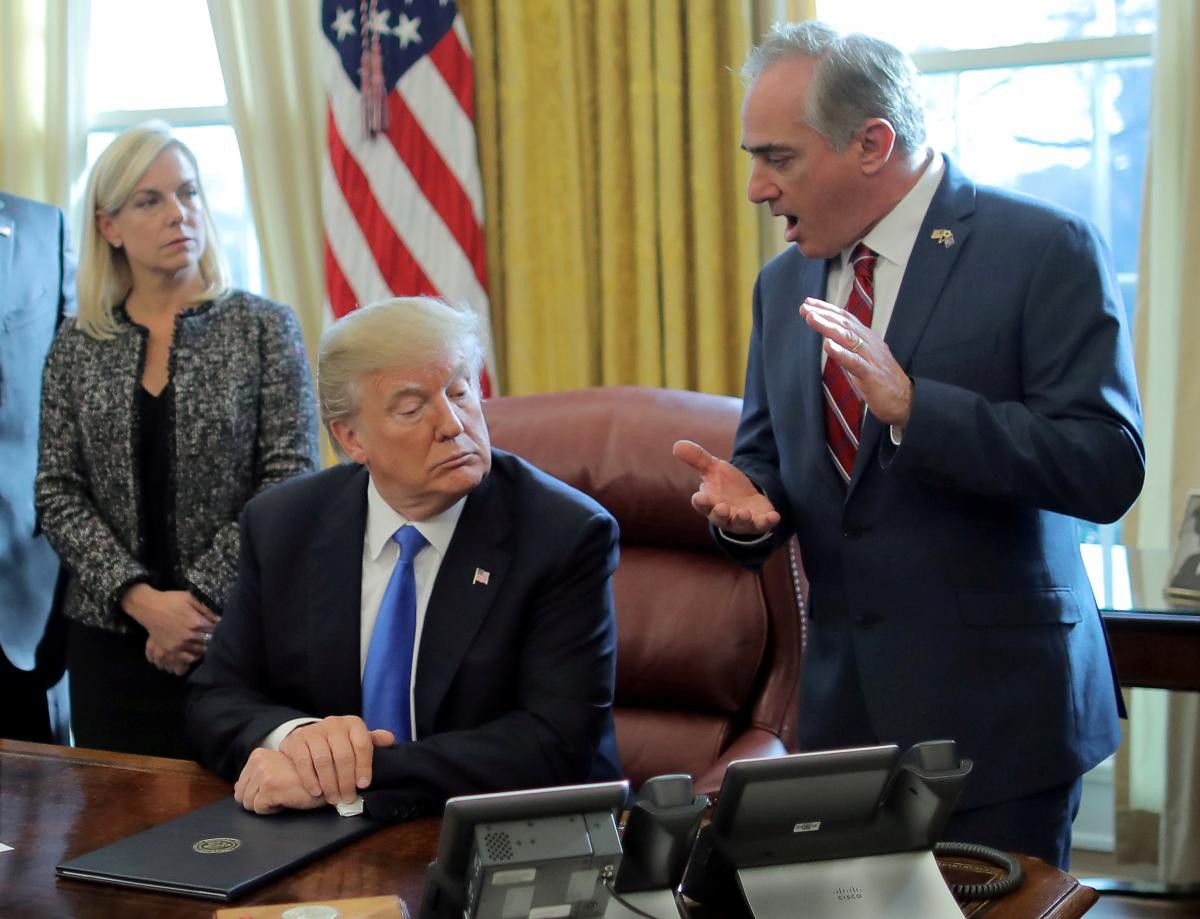 Ông Trump chọn bác sĩ riêng thay thế bộ trưởng cựu chiến binh