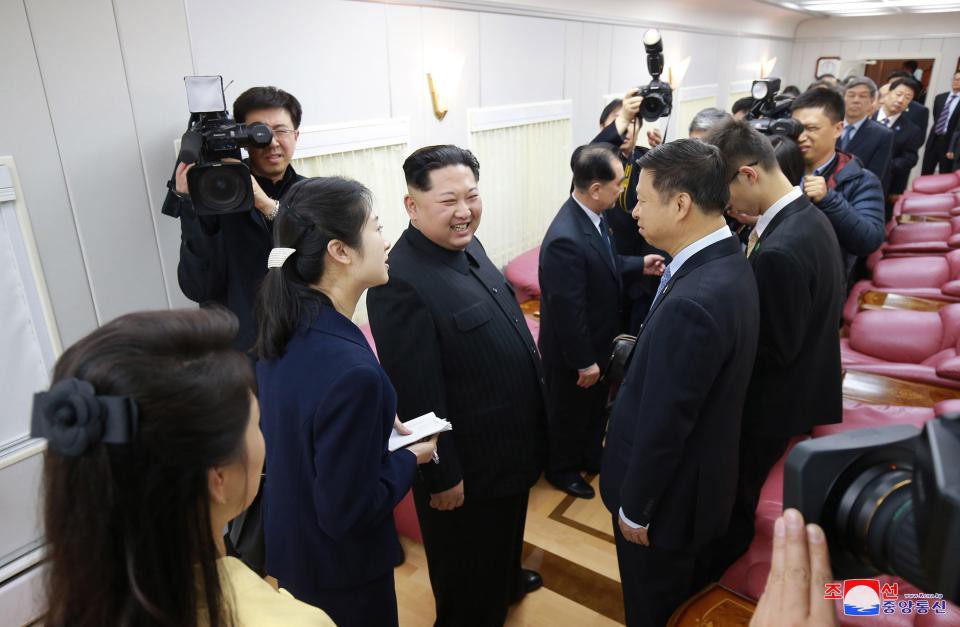 Nội thất xa hoa trong con t&agrave;u của &ocirc;ng Kim Jong-un - Ảnh 3.
