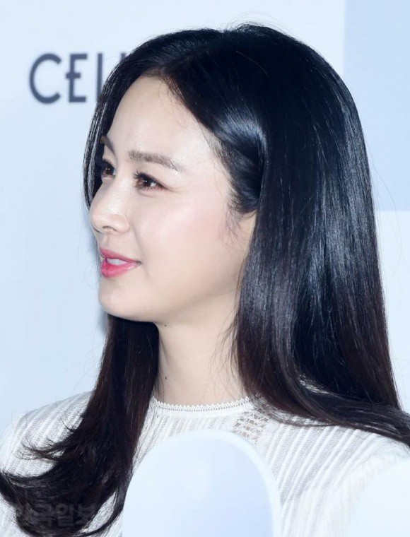 5 th&aacute;ng sau sinh, Kim Tae Hee xuất hiện vẫn xinh ngất ng&acirc;y - Ảnh 3.