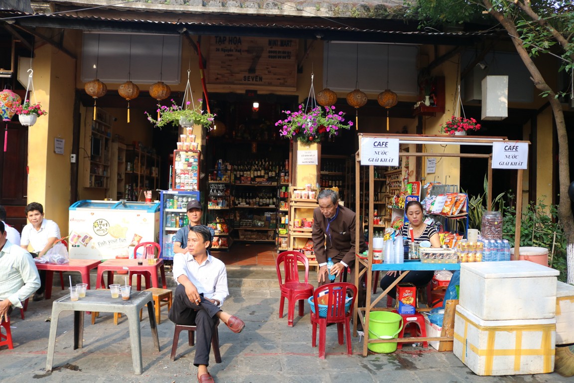 Hơn 12.000 người xếp hàng rồng rắn đi lễ chùa Ông ở Hội An - Ảnh 8.